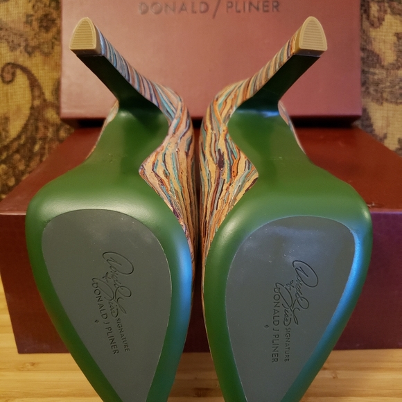 ‼️SOLD‼️⭐NWOB⭐ Donald J Pliner Artwork Cork Heel, … - Picture 4 of 6